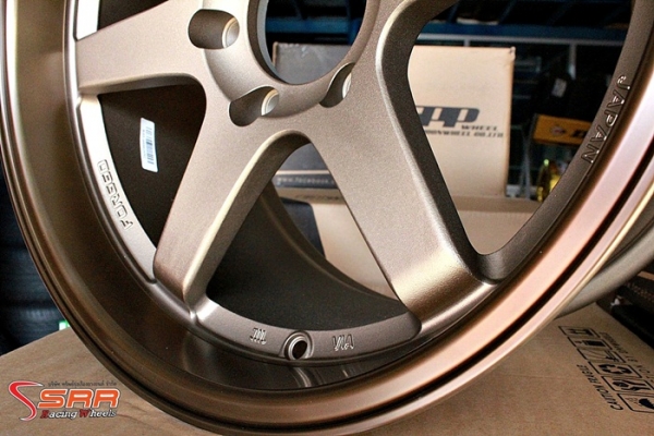 TE37 SPP 18X9.5/10.5 6H139.7 ZBRN/LGG