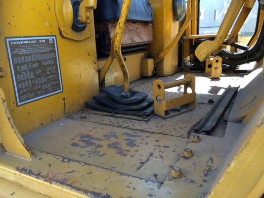 อัพเดทรูป CAT D5B นำเข้าจากญี่ปุ่น ตอนนี้รถอยู่ในเมืองไทยแล้วครับ สภาพสวยจริง