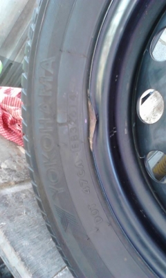 ยางพร้อมกระทะใหม่ๆ ดอกเต็ม โยโกฮาม่า 185/60 r15  84H ปี2014