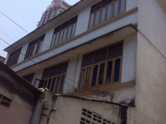 หน้าต่างไม้สัก 200 บาท