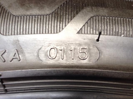 ยาง Mozzo 265 40 22 ปี15 ดอกเต็ม ใช้งานน้อยมาก เนื้อนิ่มสุดๆ ราคาไม่แพง