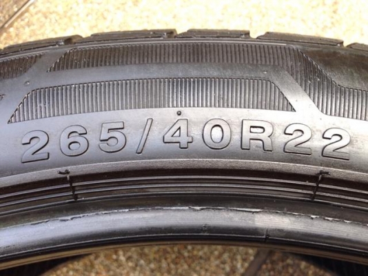 ยาง Mozzo 265 40 22 ปี15 ดอกเต็ม ใช้งานน้อยมาก เนื้อนิ่มสุดๆ ราคาไม่แพง