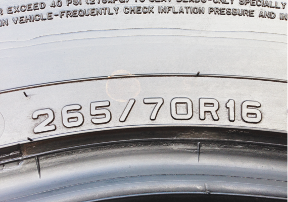 ยาง Dunlop 265 70 16 ปลายปี15 ดอกเต็ม ไม่มีปะ ราคาไม่แพง