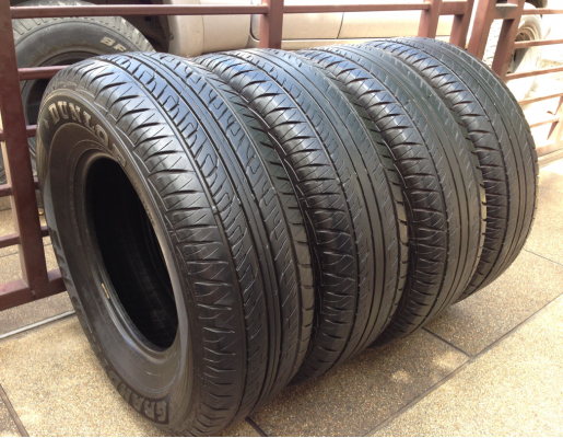 ยาง Dunlop 265 70 16 ปลายปี15 ดอกเต็ม ไม่มีปะ ราคาไม่แพง