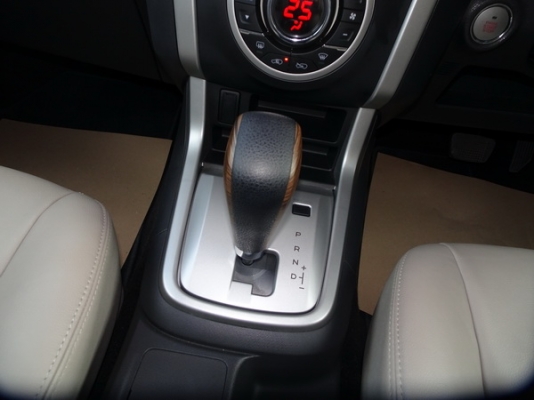 ISUZU MU-X 2.5VGS NAVI AT ปี2015 ISUZU MU-X 2.5VGS NAVI AT ปี2015