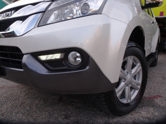 ISUZU MU-X 2.5VGS NAVI AT ปี2015 ISUZU MU-X 2.5VGS NAVI AT ปี2015