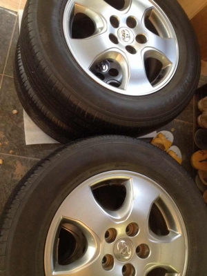 ล้อแม็กเดิม Vigo พร้อมยาง 215 65 16 ล้อมีรอยบ้างตามการใช้งาน