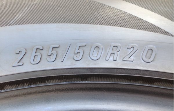 ยาง Maxxis 265 50 20 ปลายปี13 ดอกเต็ม ใช้ยาว ราคาไม่แพง