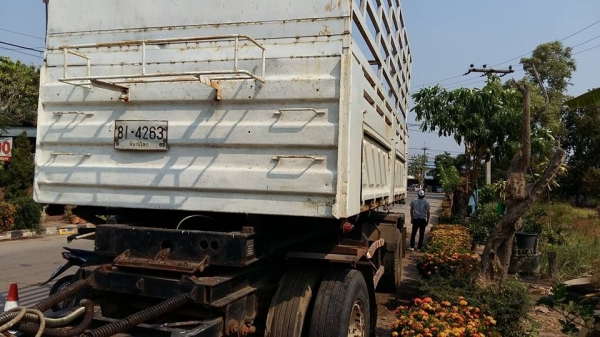 ขายลูกพ่วงดัมพ์สามมิตร 2 เพลา ปี 42 แชสซีสวย ยาง 70\% ทะเบียนพร้อม