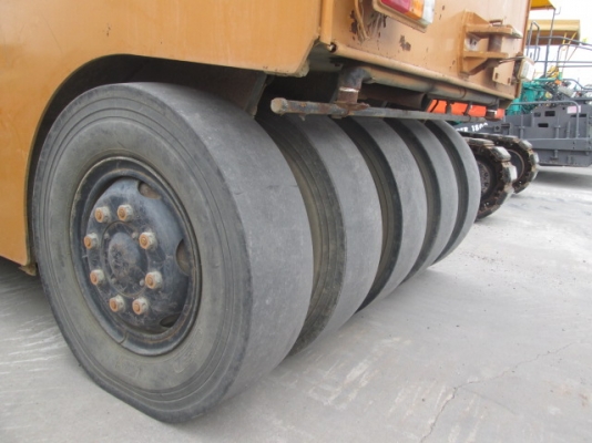 ขายรถบดล้อยาง มือสองนำเข้าจากญี่ปุ่่น สภาพพร้อมใช้งาน ยี่ห้อ SAKAI รุ่น TS7409  ซีเรียล TS9-33519 ปี 1978 พร้อมเอกสารชุดแจ้งจำหน่าย ยังไม่ใช้งานในไทย