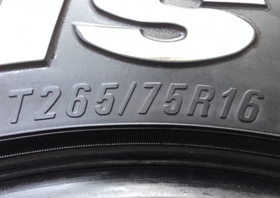 ยาง Mud Maxxis 265 75 16 ปลายปี12 ดอกเยอะ พร้อมใช้งาน ราคาไม่แพง