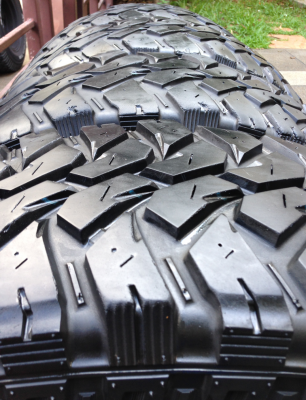 ยาง Mud Maxxis 265 75 16 ปลายปี12 ดอกเยอะ พร้อมใช้งาน ราคาไม่แพง