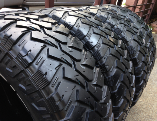 ยาง Mud Maxxis 265 75 16 ปลายปี12 ดอกเยอะ พร้อมใช้งาน ราคาไม่แพง