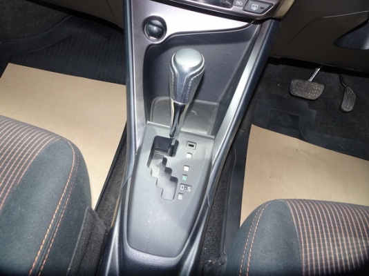 TOYOTA YARIS 1.2AT ปี 2015