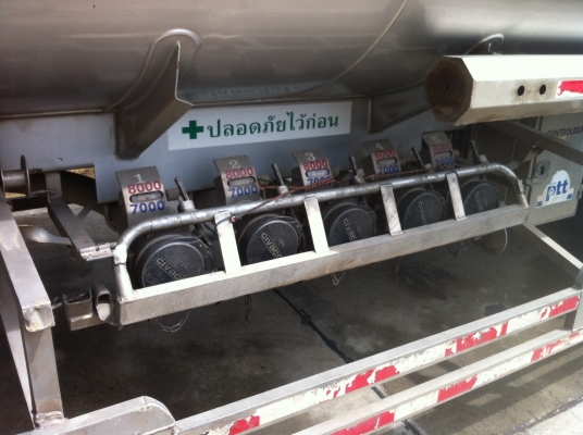 ISUZU 10ล้อหัวลาก 360แรงม้า ปี56 3หัว พร้อมหางน้ำมัน 42,000ลิตร 2หาง,40,000ลิตร 2หาง โหลดล่าง