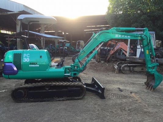 ขายรถขุดแบคโฮยอดนิยม KOMATSU Pc30-7 ขนาด30  (คอลโทลสั้น ปั๊มนิ้ว มีลายหัวกระแทก) เครื่องแน่น ระบบไว รถพร้อมใช้งาน (มีวีดีโอการใช้งานให้ชม) ราคา 430,000 บาท ☎️096-3268553(สถิตย์พันธ์) ID LINE 0963268553