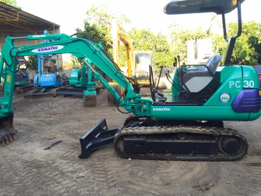ขายรถขุดแบคโฮยอดนิยม KOMATSU Pc30-7 ขนาด30  (คอลโทลสั้น ปั๊มนิ้ว มีลายหัวกระแทก) เครื่องแน่น ระบบไว รถพร้อมใช้งาน (มีวีดีโอการใช้งานให้ชม) ราคา 430,000 บาท ☎️096-3268553(สถิตย์พันธ์) ID LINE 0963268553