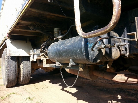 ขายรถ10ล้อ F18ดั้ม2เพลา เครื่อง185แรง เกียร์อิตั้น รถสวยสภาพดี เอกสารเล่มทะเบียนพร้อมโอน ราคา650,000 สนใจโทร 090-8588220คุณนะ 093-3258446คุณบิว หรือเข้าดูสินค้าอื่นๆได้ที่ www.narong2truck.com หรือ www.truck.in.th/498 หรือเพจFacebook ณรงค์ ซื้อขายรถมือสอง