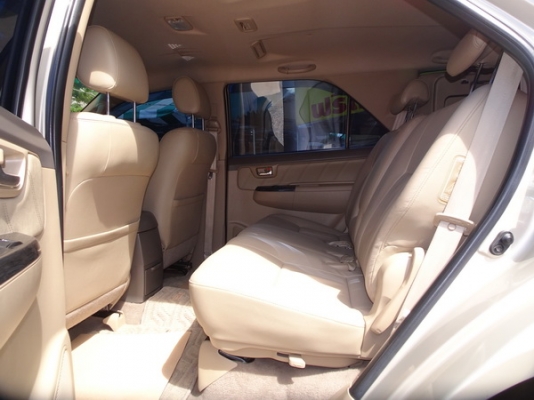 TOYOTA FORTUNER 3.0V 2WD AT ปี2011