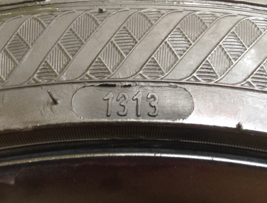 ล้อ17 พร้อมยางปี13 ดอกเต็ม ราคาไม่แพง ล้อ17 พร้อมยางปี13 ดอกเต็ม ราคาไม่แพง