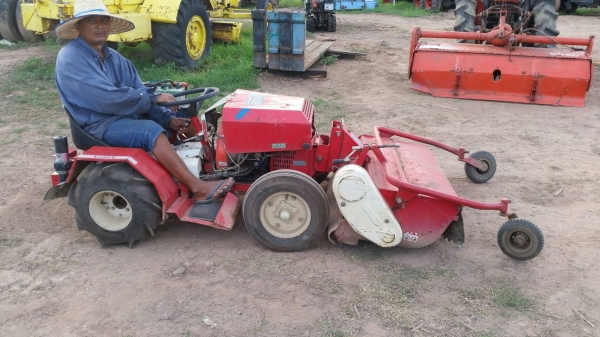 ประกอบเสร็จกันไปอีกตัวครับ รถตัดหญ้า นั่งขับ ใบตีโรตารี่ เครื่อง KUBOTA เบนชิน ตัดหญ้าสูงได้ เก่าญี่ปุ่นแท้