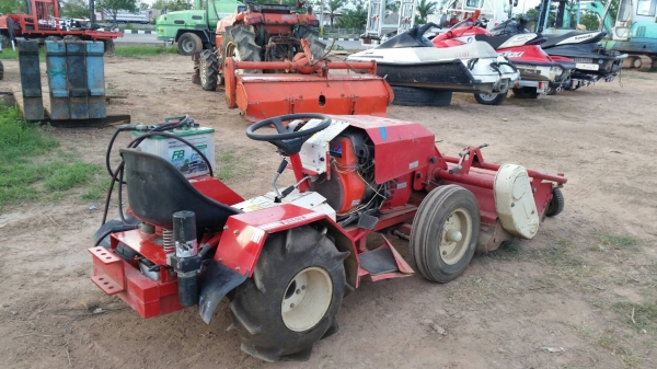 ประกอบเสร็จกันไปอีกตัวครับ รถตัดหญ้า นั่งขับ ใบตีโรตารี่ เครื่อง KUBOTA เบนชิน ตัดหญ้าสูงได้ เก่าญี่ปุ่นแท้