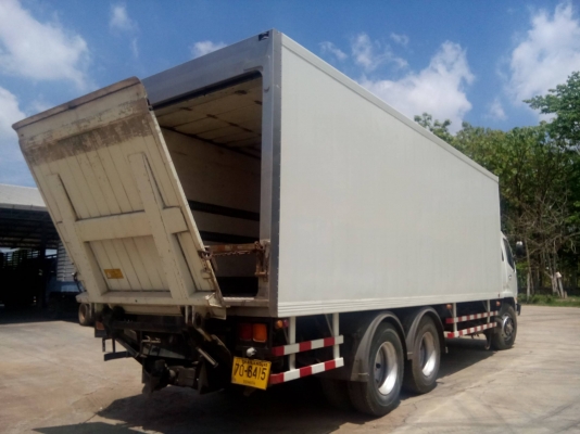 รถสิบล้อตู้ย็น Mitsubishi 617 Euro 2 เพลาเดียว 260 แรงม้า ตู้ยาว 7.20 เมตร