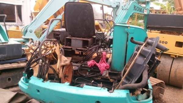 ขายชิ้นส่วนอะไหล่รถแมคโค PC-30-7ใครต้องการอะไหล่ชิ้นไหนโทรมาครับ