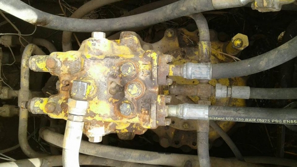 ขายรถขุดแบ็คโค KOMATSU PC200-5 ไฟฟ้าครบเอกสารเล่มทะเบียน ช่วงล่างดี บูมสวยสภาพทำงานปกติ แอร์เย็น ขายรถขุดแบ็คโค KOMATSU PC200-5 ไฟฟ้าครบเอกสารเล่มทะเบียน ช่วงล่างดี บูมสวยสภาพทำงานปกติ แอร์เย็น