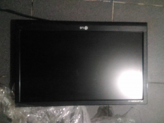 ขายจอคอม lg 20 นิ้ว ไม่มีขาตัง