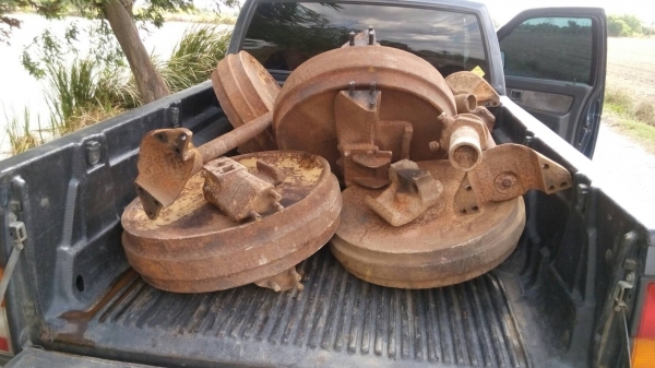 ขายล้อนำรถแทรกเตอร์ พร้อมขายึดล้อนำสภาพสวยเก่าเก็บ ของเก่าญี่ปุ่น มี D-50 D-5 D-4ขายไม่แพงคับ