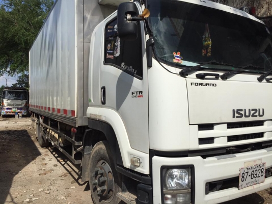 ISUZU DECA 240 CNG ตู้เย็น อัตราสิ้นเปลือง 6 โลกก. ตกโลละ 2.25 บาท  (อ้างอิงจากอัตราเปรียบเทียบรถHINO NGV VS ISUZU NGV) เติม1ครั้งได้ประมาณ670 กิโล ประหยัดครั้งละ 3182.5 ต่อถังเทียบกับน้ำมัน ลงใต้1000กมค่าใช้จ่าย 2250 วิ่งลงใต้ประหยัด 2500 ไปกลับประหยัด 5