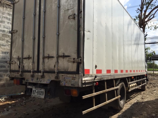 ISUZU DECA 240 CNG ตู้เย็น อัตราสิ้นเปลือง 6 โลกก. ตกโลละ 2.25 บาท  (อ้างอิงจากอัตราเปรียบเทียบรถHINO NGV VS ISUZU NGV) เติม1ครั้งได้ประมาณ670 กิโล ประหยัดครั้งละ 3182.5 ต่อถังเทียบกับน้ำมัน ลงใต้1000กมค่าใช้จ่าย 2250 วิ่งลงใต้ประหยัด 2500 ไปกลับประหยัด 5