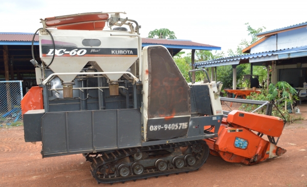 ขายด่วน รถเกี่ยวข้าว KUBOTA+เทเลอร์พ่วง ทำงานได้เลย รถสภาพดี พร้อมทำงาน เจ้าของขายเอง มีเล่มทะเบียนพร้อมโอน