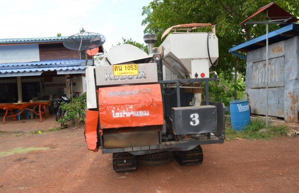 ขายด่วน รถเกี่ยวข้าว KUBOTA+เทเลอร์พ่วง ทำงานได้เลย รถสภาพดี พร้อมทำงาน เจ้าของขายเอง มีเล่มทะเบียนพร้อมโอน