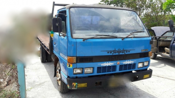 รถอีซูซุ 6 ล้อ พื้นเรียบ NPR 115 แรงม้า. ปี 33.     สนใจติดต่อ  081 - 6079515