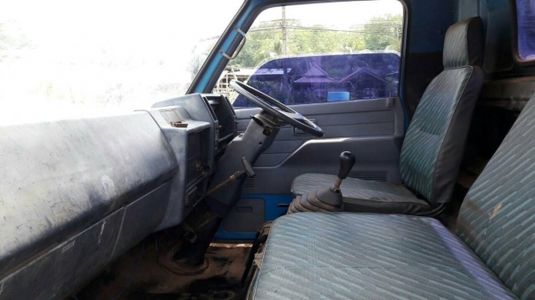 รถอีซูซุ 6 ล้อ พื้นเรียบ NPR 115 แรงม้า. ปี 33.     สนใจติดต่อ  081 - 6079515