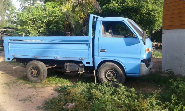 ขาย รถบรรทุก 4ล้อกลาง 88 TLเครื่องดีคัชซีสวย ปี47  ขาย ตามสภาพราคา  150,000 บาท
