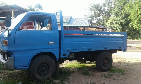 ขาย รถบรรทุก 4ล้อกลาง 88 TLเครื่องดีคัชซีสวย ปี47  ขาย ตามสภาพราคา  150,000 บาท