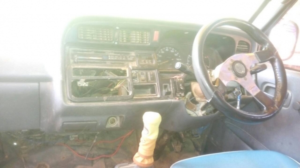 ขายรถ  ตู้TOYOTA ไฮเอส หัวจรวด เครื่อง 2500ccปี 2534 เครื่อง l.H112  สภาพพร้อมใช้ราคา  60,000บาท