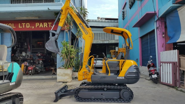 ขาย รถขุด KOBELCO รุ่น SK025 มือสองญี่ปุ่น แทรกเหล็ก สลัก บูท เอวแน่น 100\% ปั้มนิ้ว สวย พร้อมใช้งาน ทำงานไว มือถือ/LINE ID : 0818753444