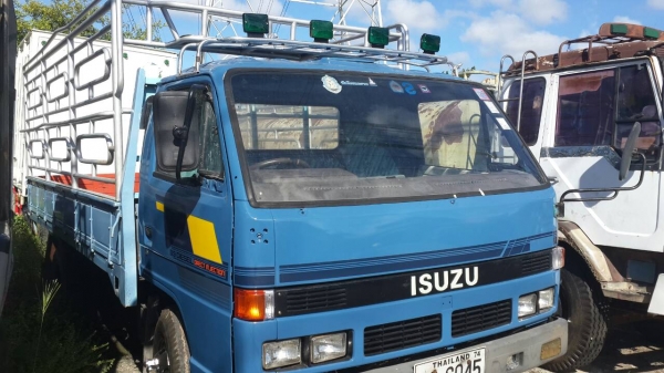 ขาย6ล้ออีซูซุNPR 115แรงยาว4,30เมตรรถออกห้างแท้ๆสภาพดีพร้อมใช้ ขาย6ล้ออีซูซุNPR 115แรงยาว4,30เมตรรถออกห้างแท้ๆสภาพดีพร้อมใช้