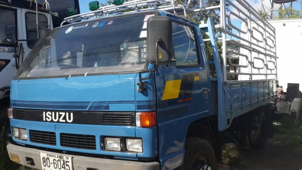 ขาย6ล้ออีซูซุNPR 115แรงยาว4,30เมตรรถออกห้างแท้ๆสภาพดีพร้อมใช้