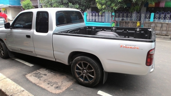 ขายกะบะD4Dปี46  2003 ราคาเบา ฯ 190000