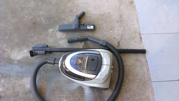 ขายเครื่องดูดฝุ่น Hitachi CV-SH18