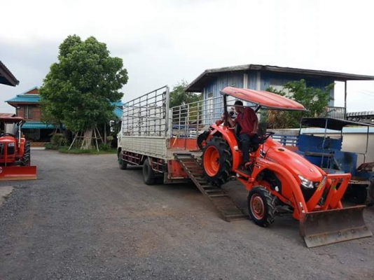 คูโบต้า L3008 4 WD พร้อมใบมีดตราช้าง จด มีนาคม 2556