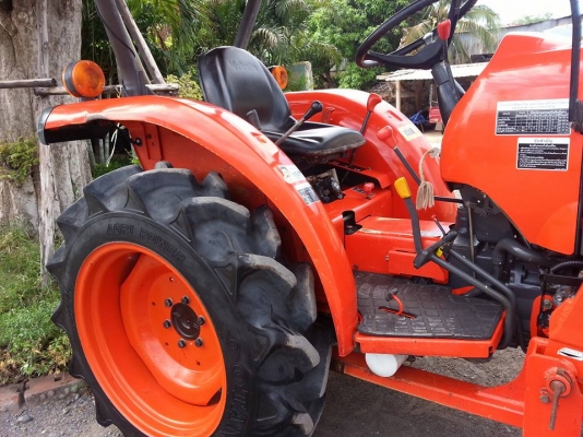คูโบต้า L3008 4 WD พร้อมใบมีดตราช้าง จด มีนาคม 2556