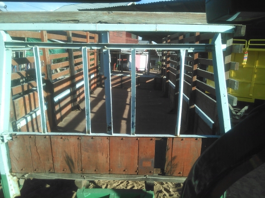 ขอบคุณทีมงานtruck2handมากครับ เสี่ยบุรีรัมย์เอาไปใช้งานแล้วครับขายครับขายสนใจก็ได้เลยครับ ขายด่วนพร้อมจบราคาได้เลยครับ สภาพพร้อมใช้ครับ