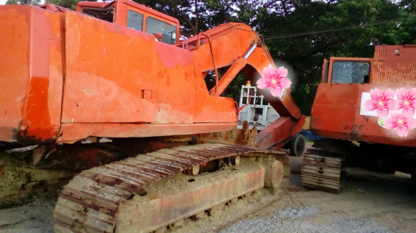 ขายเหมารถแบคโฮ 11 คัน KOBELCO SK200-8 YN11 มี 4 คัน SK200-6 YN 10 มี 1 คัน KOMATSU PC200-5 มี 6 คัน ราคา 9500000