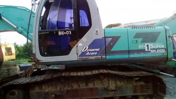 ขายเหมารถแบคโฮ 11 คัน KOBELCO SK200-8 YN11 มี 4 คัน SK200-6 YN 10 มี 1 คัน KOMATSU PC200-5 มี 6 คัน ราคา 9500000